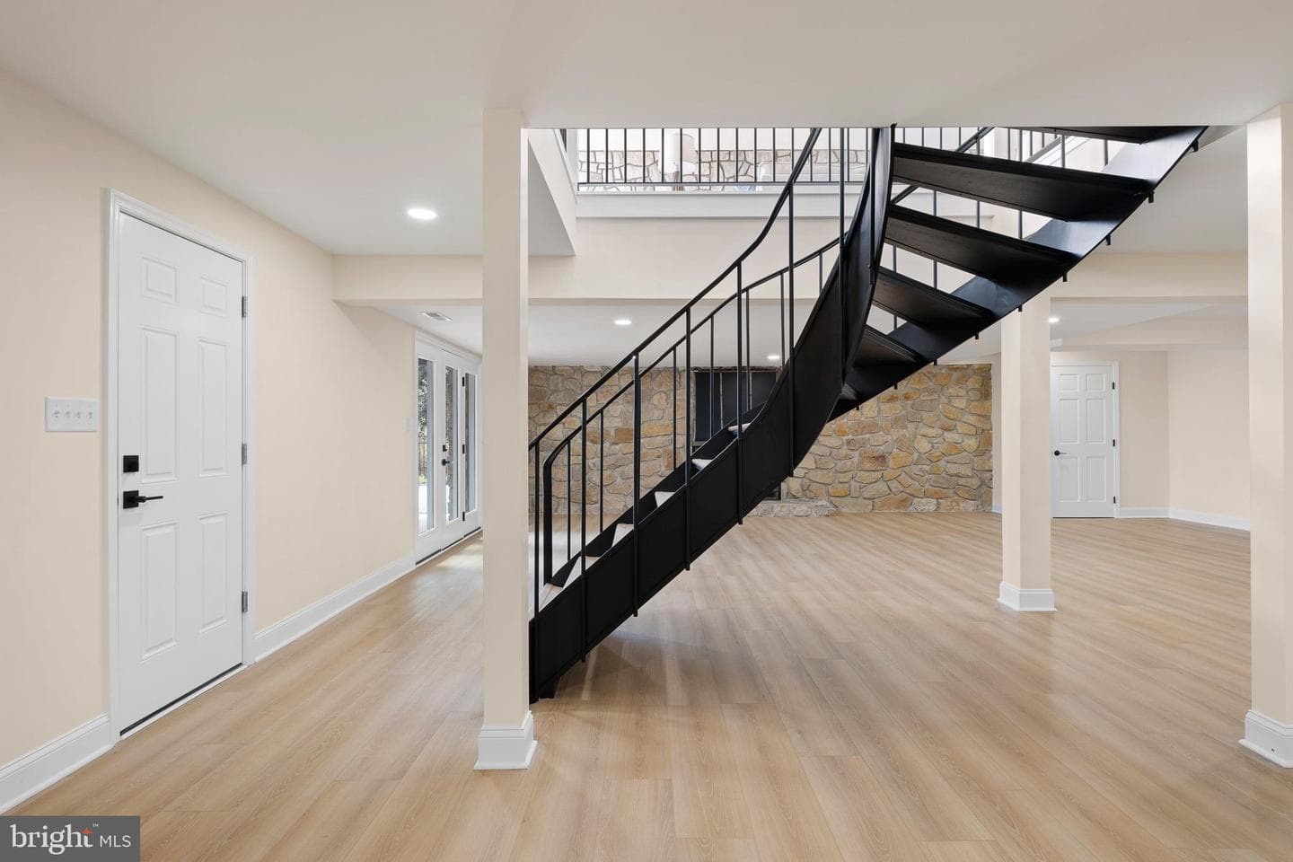 192 Rolling Avenue photo 42