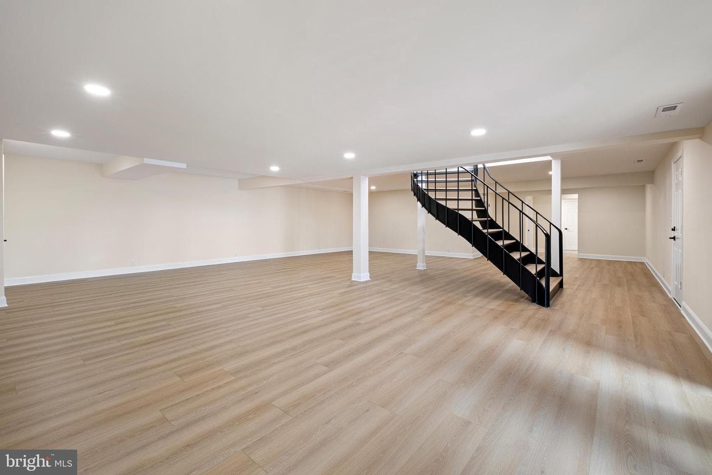 192 Rolling Avenue photo 44