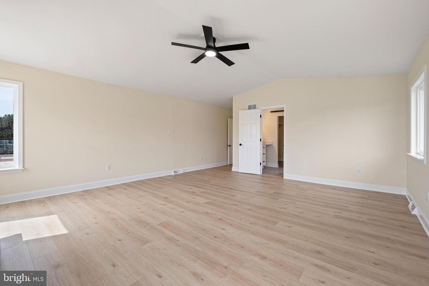 192 Rolling Avenue photo 49