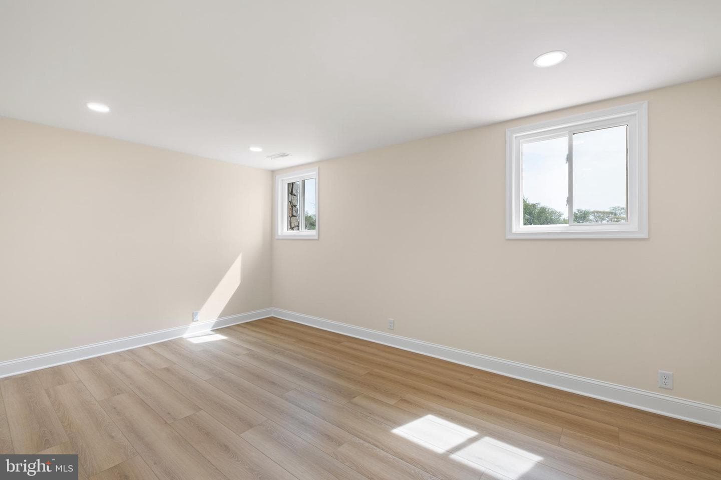 192 Rolling Avenue photo 52