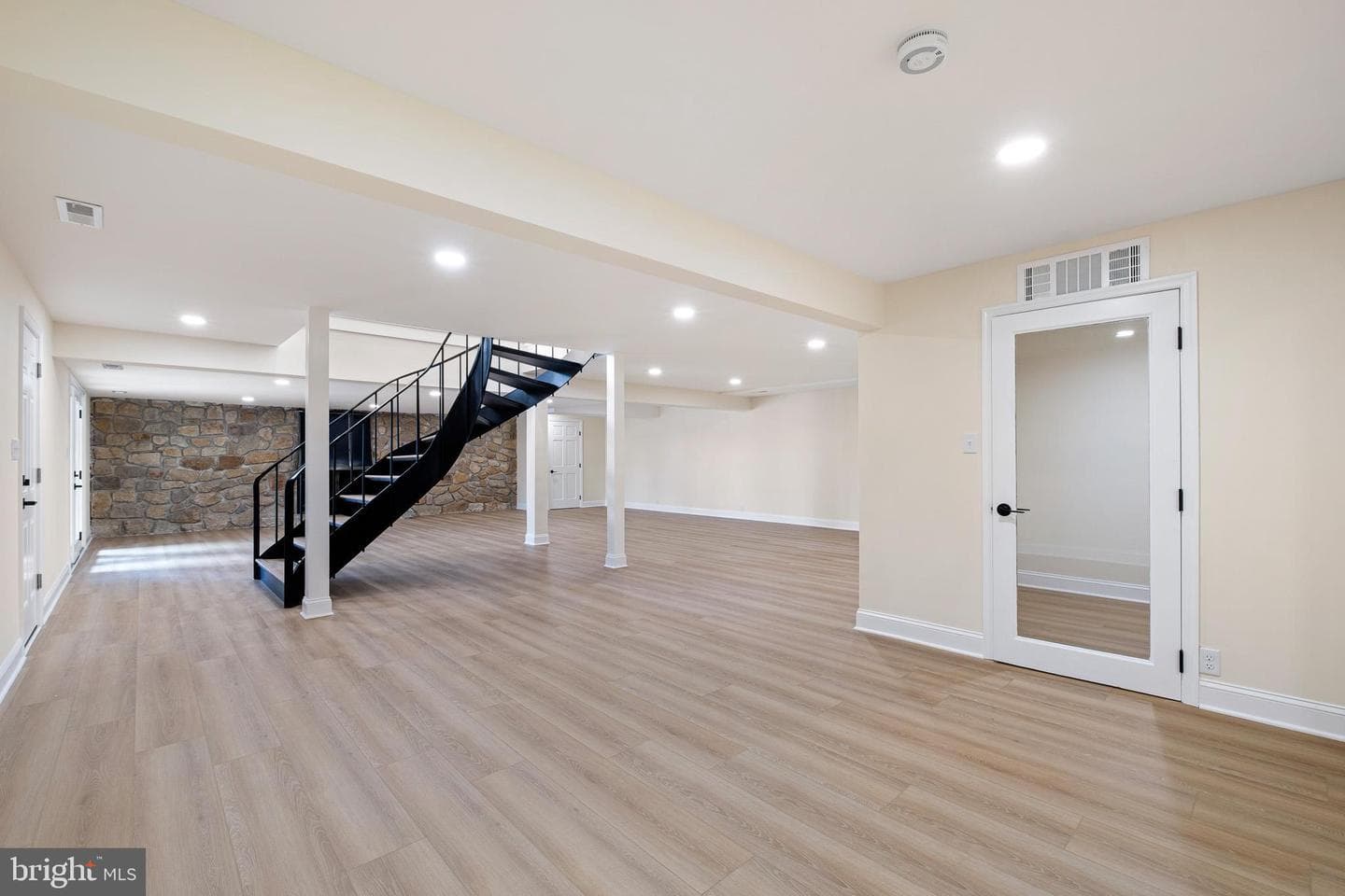 192 Rolling Avenue photo 55