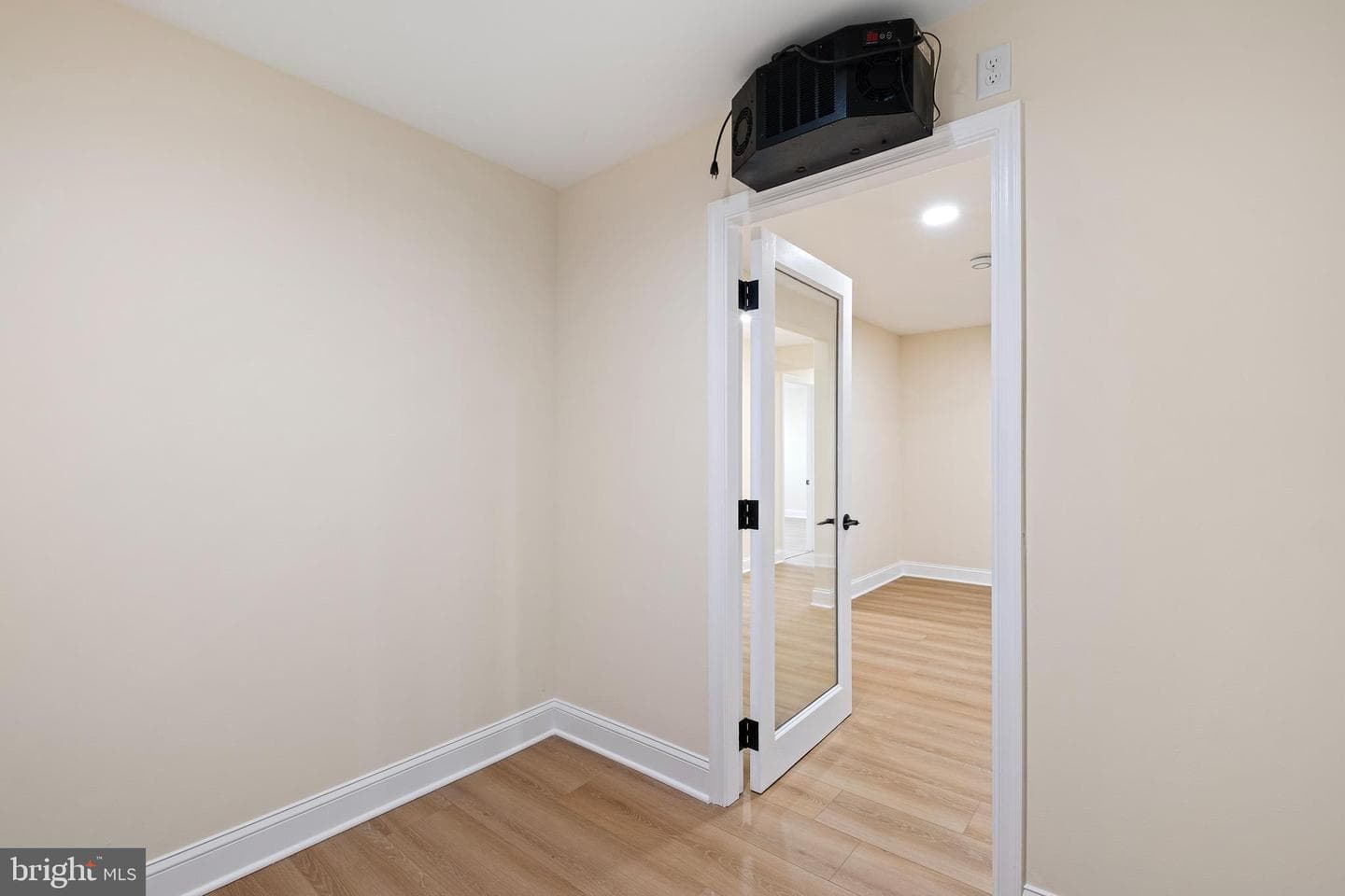 192 Rolling Avenue photo 56