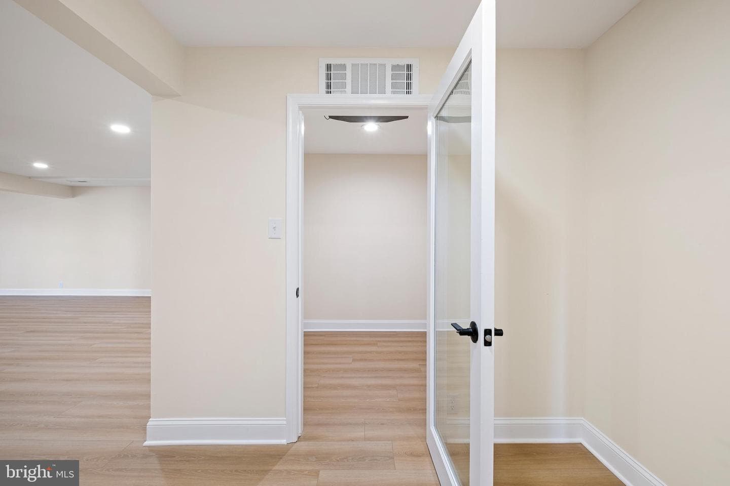 192 Rolling Avenue photo 57