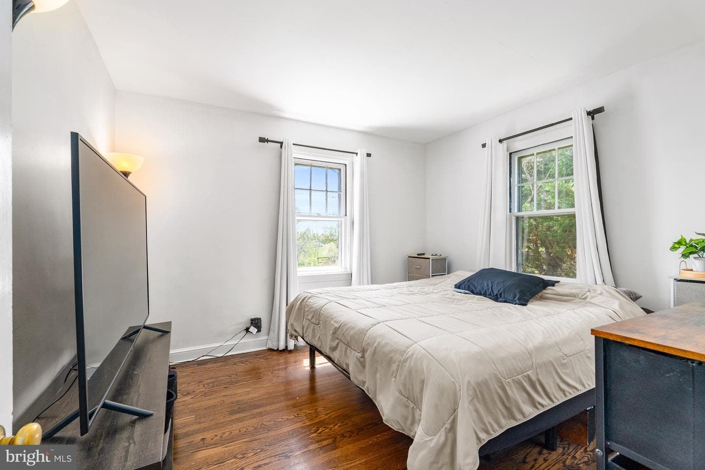 5987 Telegraph Road photo 23