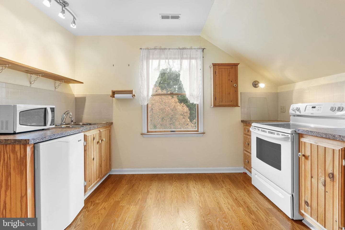 143 Clemencia Road photo 36