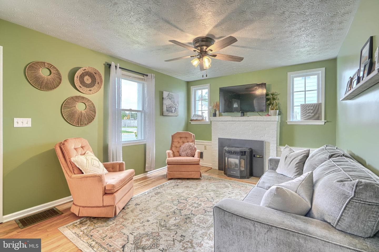 110 W Pearl Street photo 4