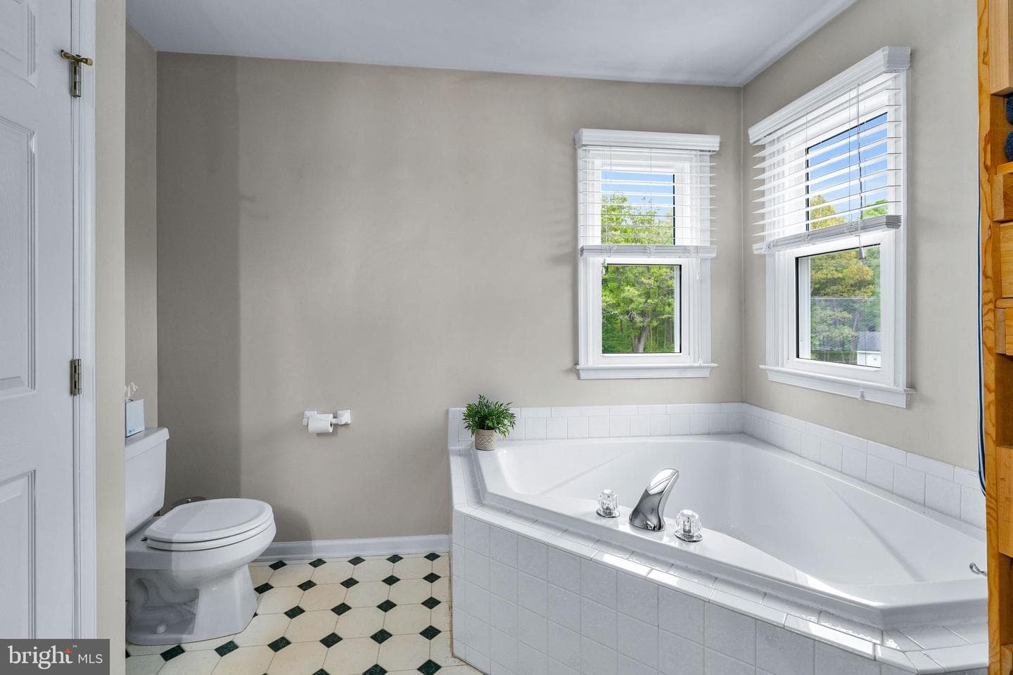85 Woodcrest photo 15