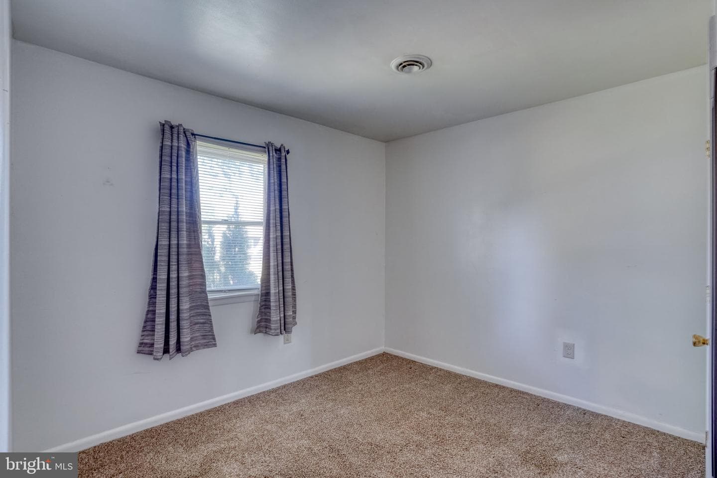 281 Sycamore Road photo 16