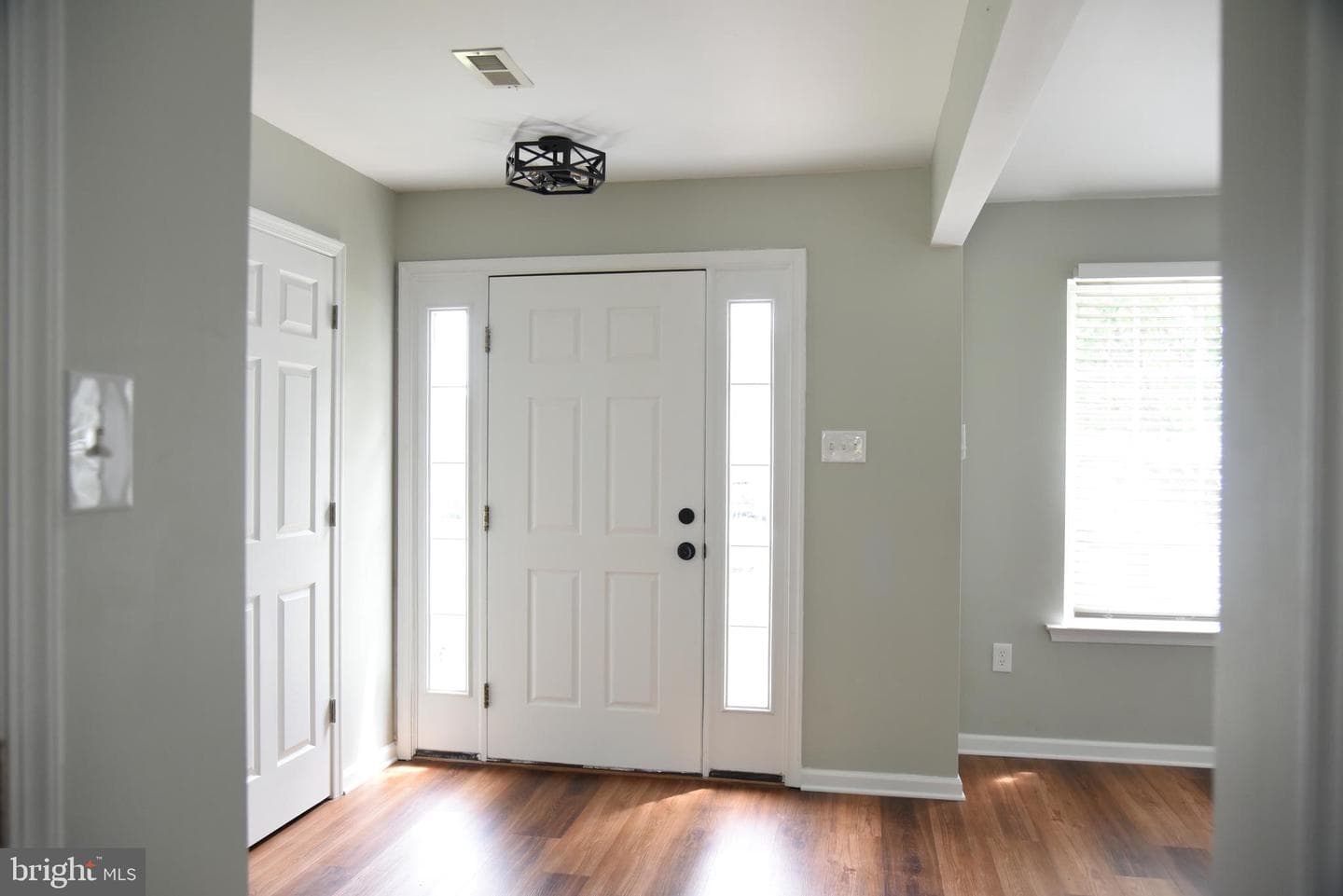 102 Maple Leaf Drive photo 2