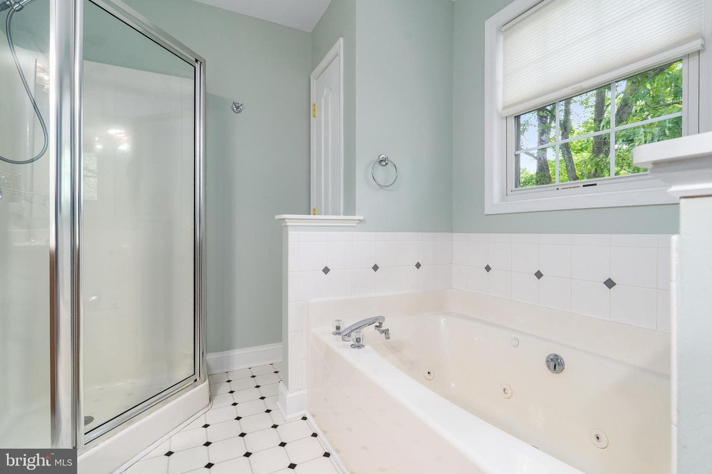 14 Guilford Court photo 27