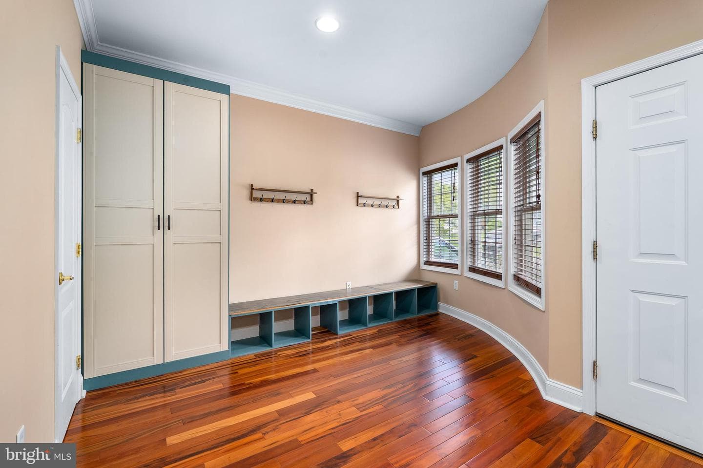 14 Guilford Court photo 4