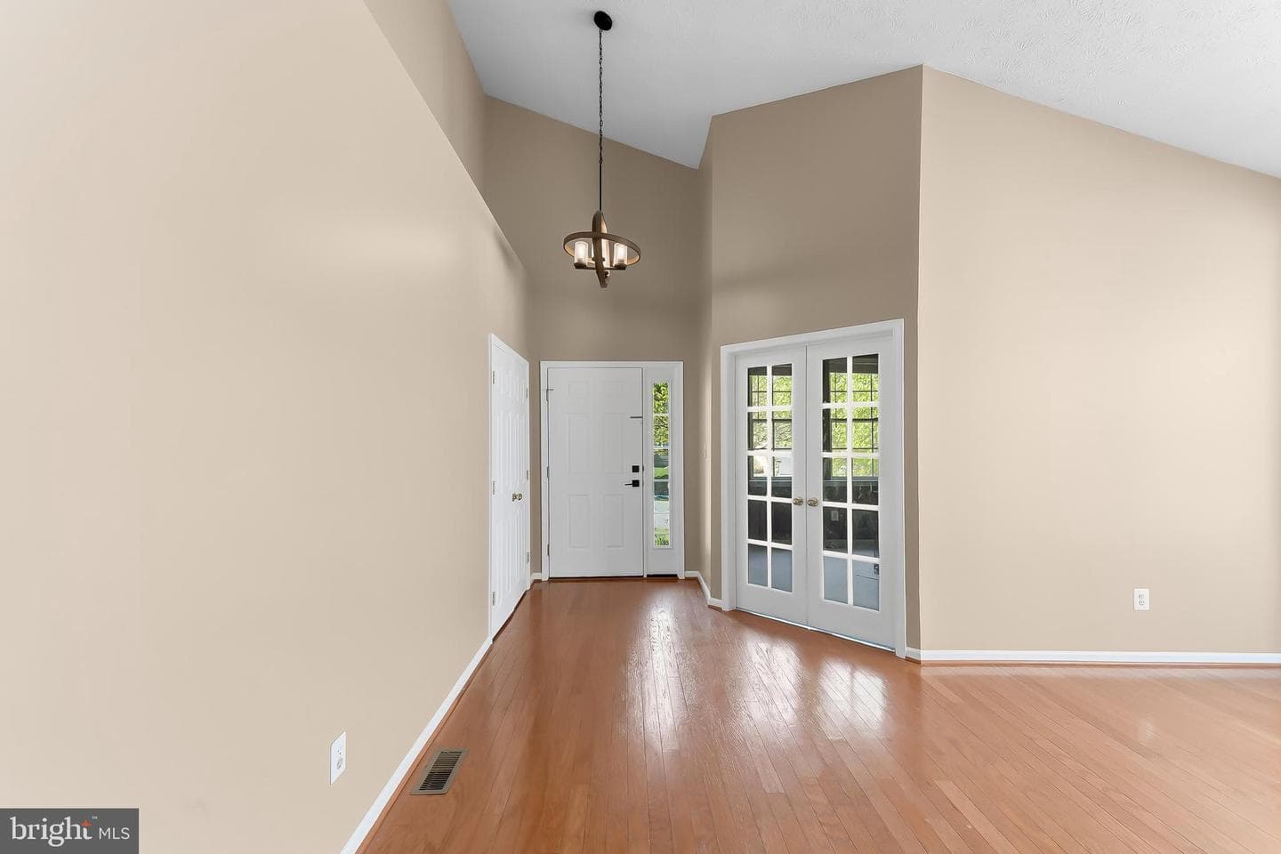 240 Thomas Jefferson Terrace photo 8