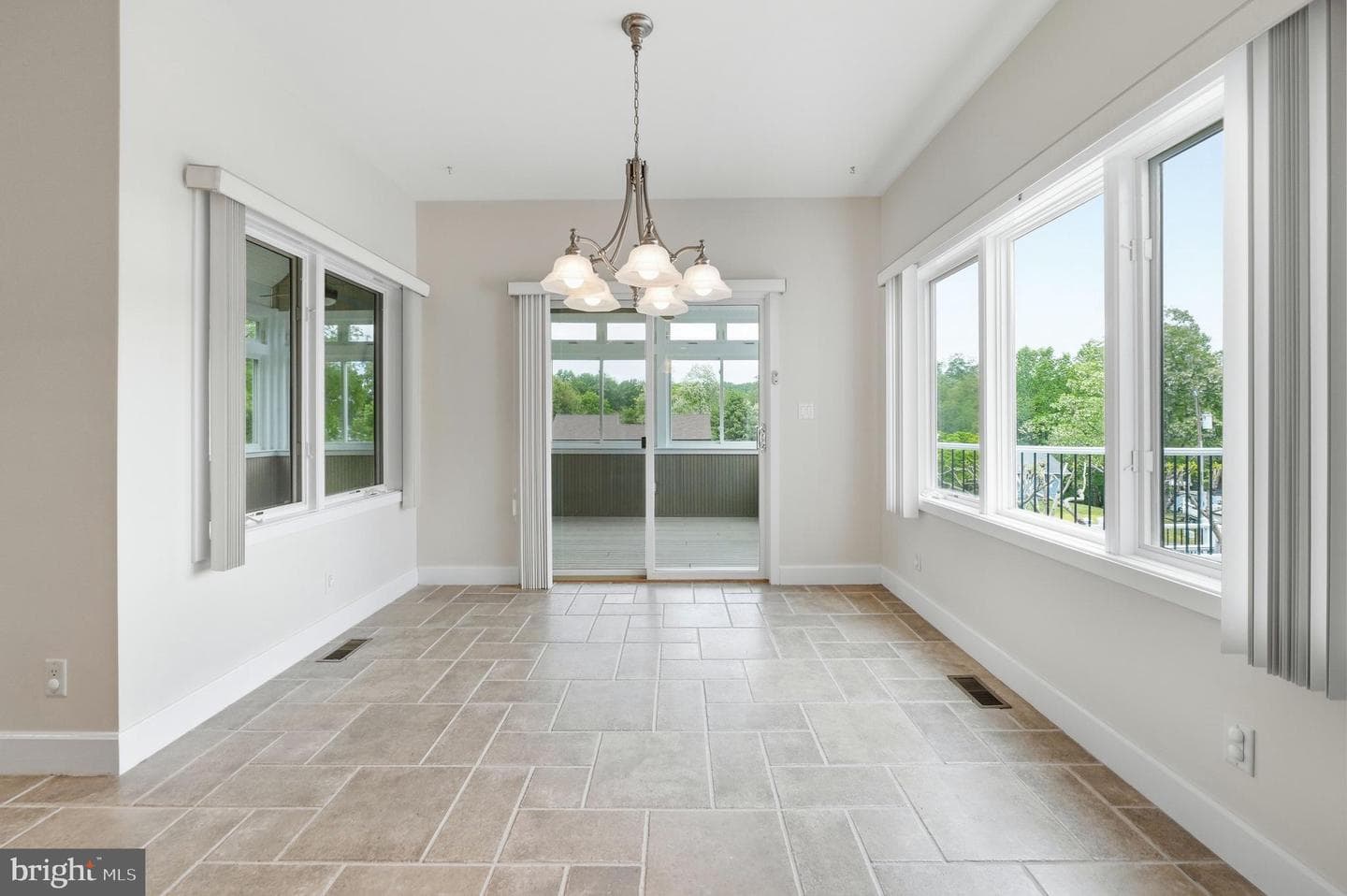 160 Cliffview Drive photo 52