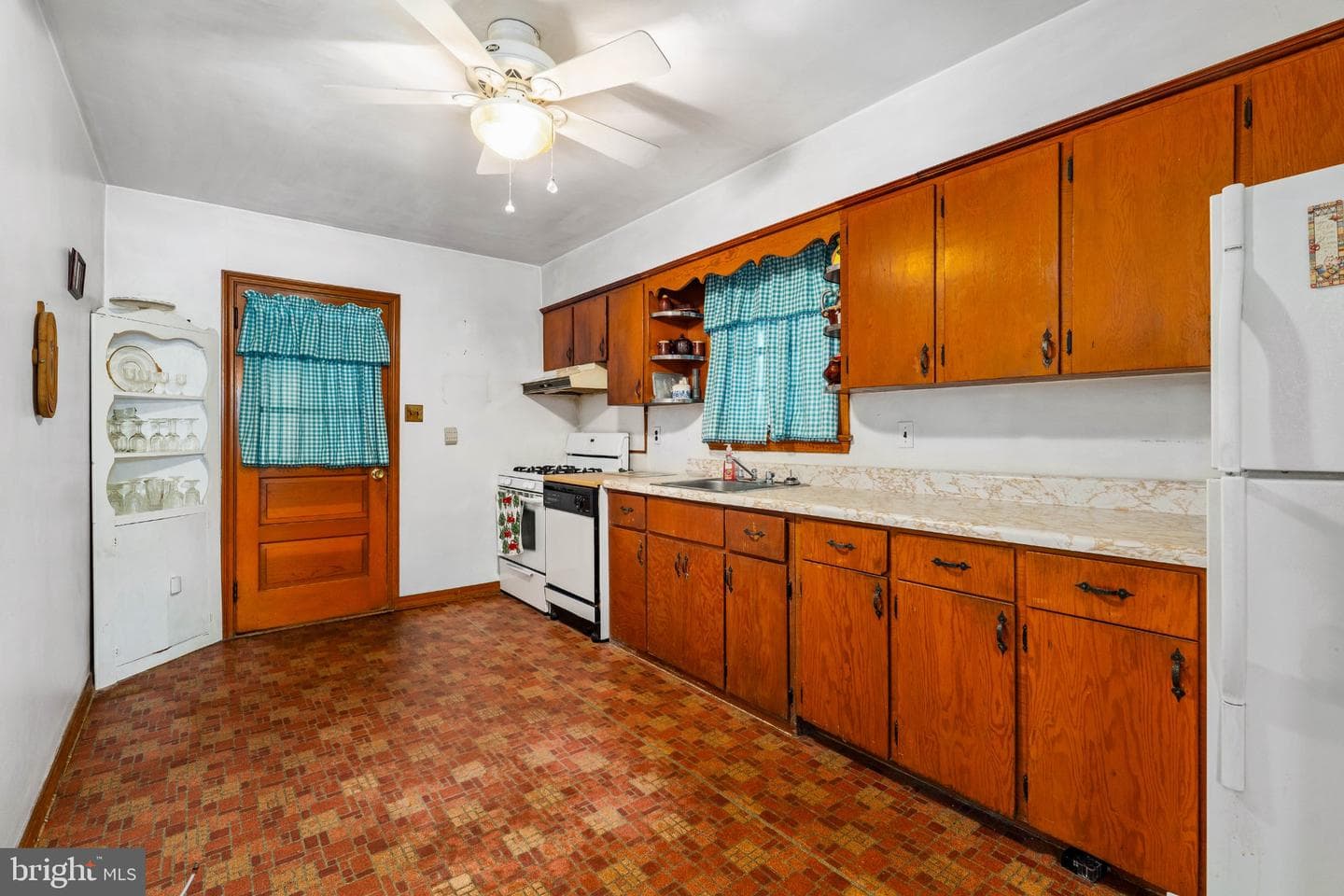 201 N Bohemia Avenue photo 13