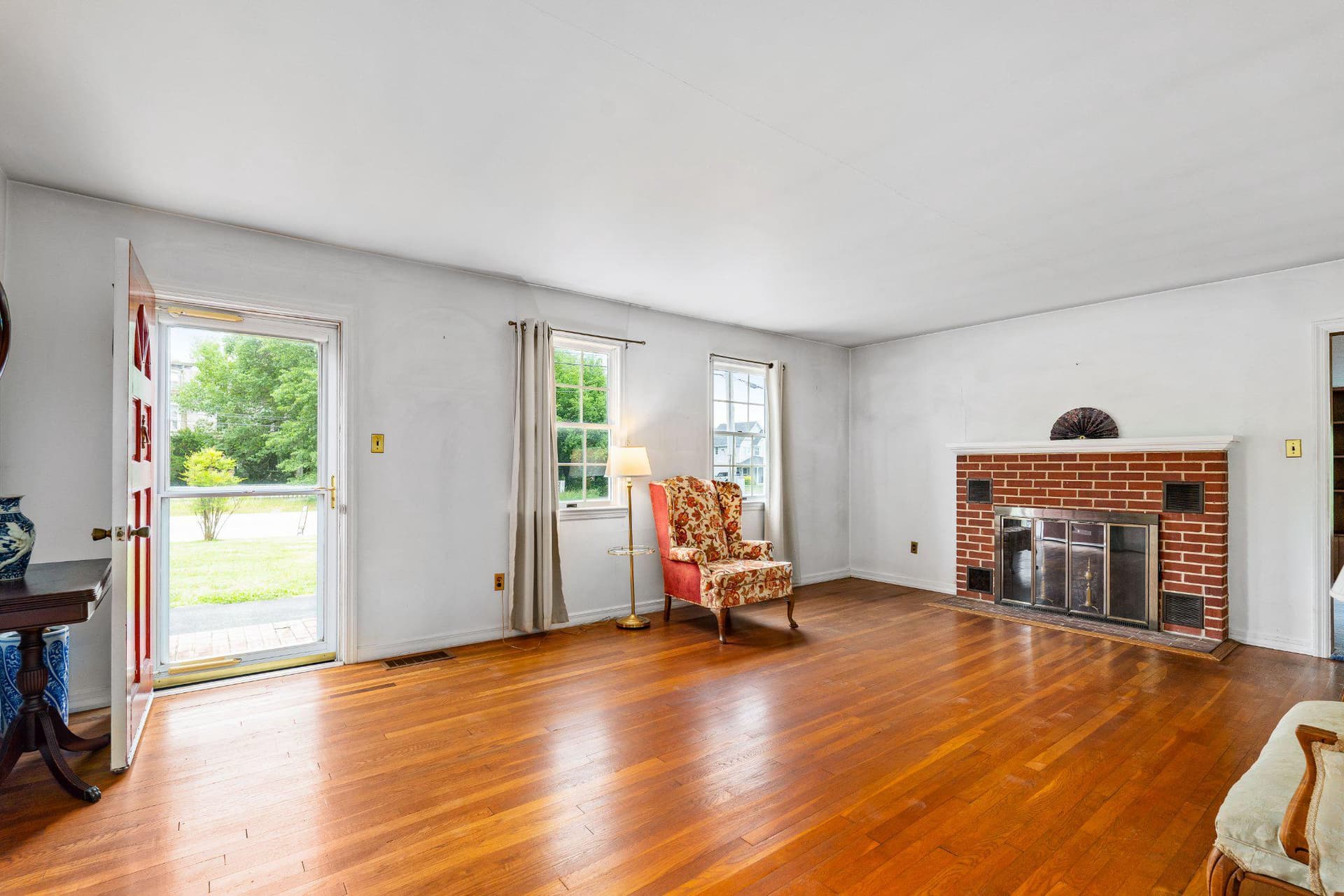 201 N Bohemia Avenue photo 4
