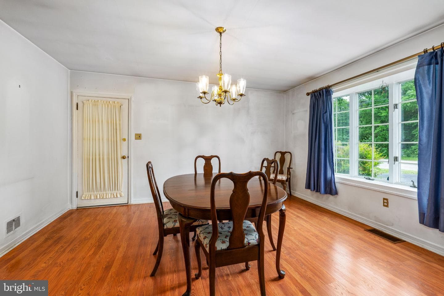 201 N Bohemia Avenue photo 8