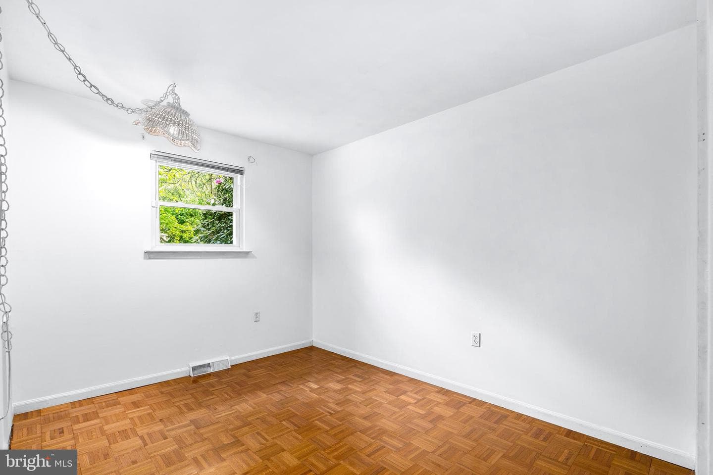 102 Kirkcaldy Drive photo 11