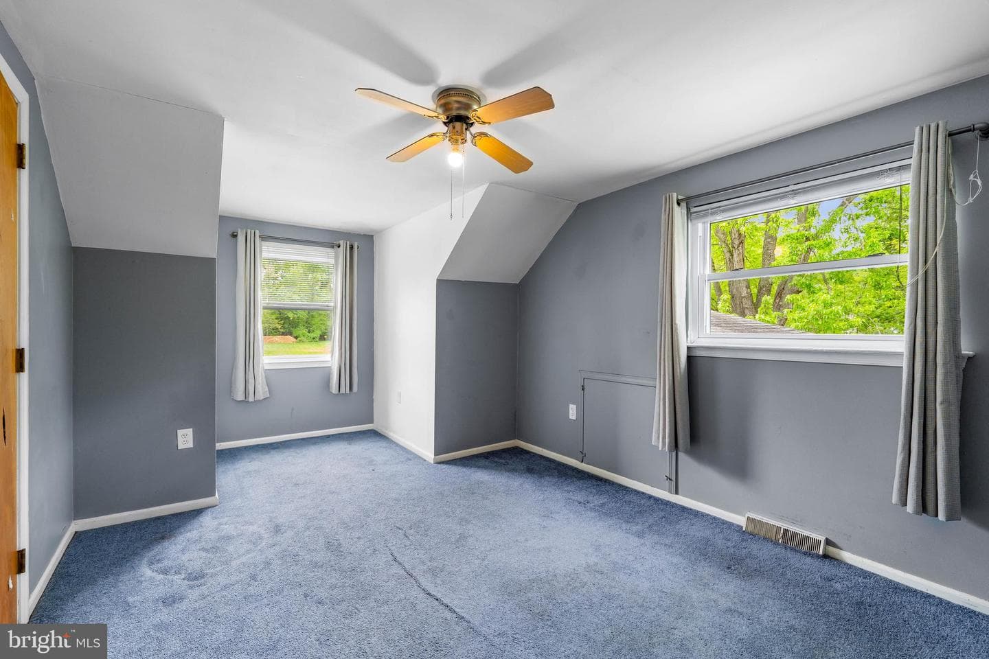 102 Kirkcaldy Drive photo 24