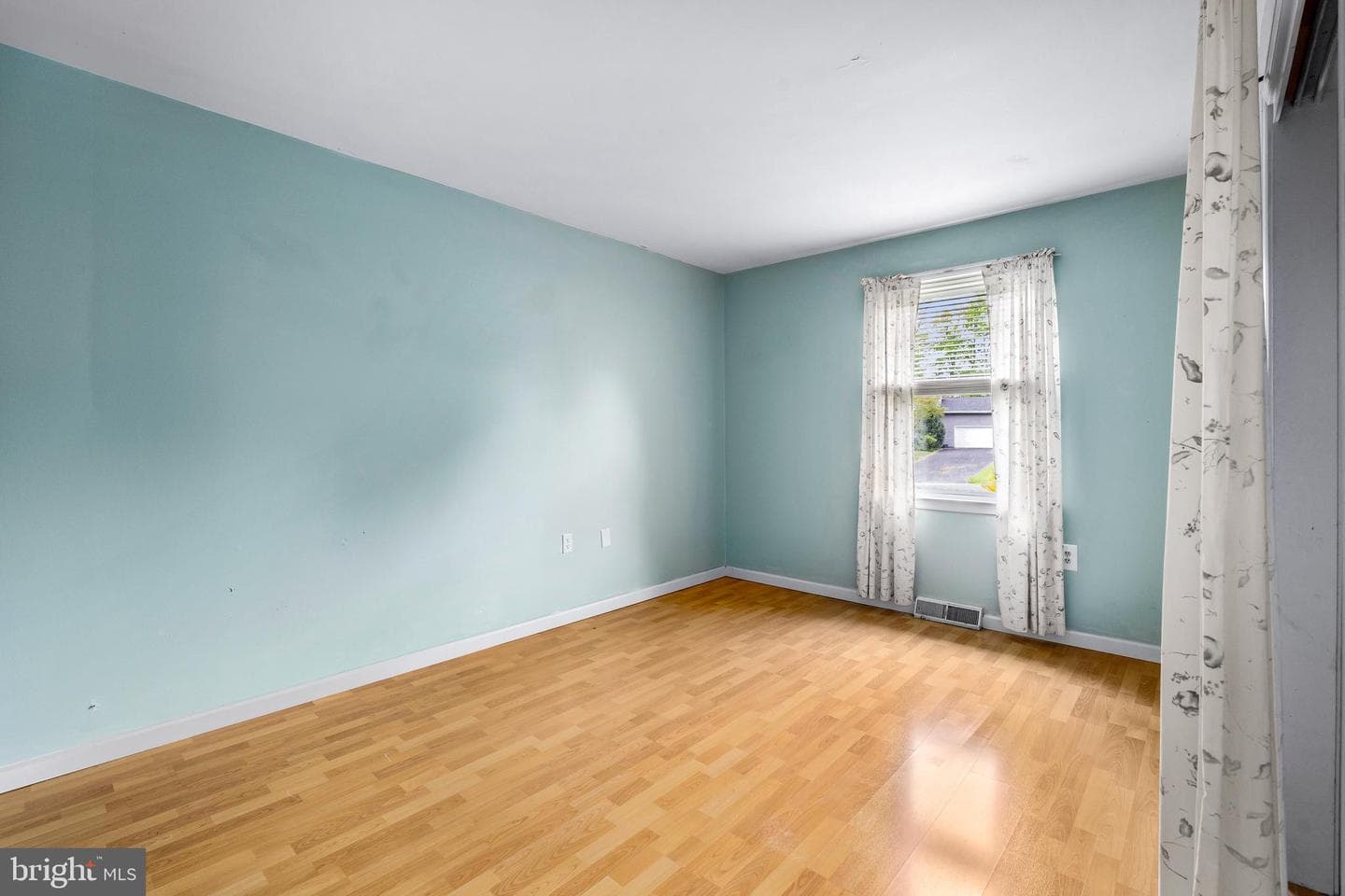 102 Kirkcaldy Drive photo 9