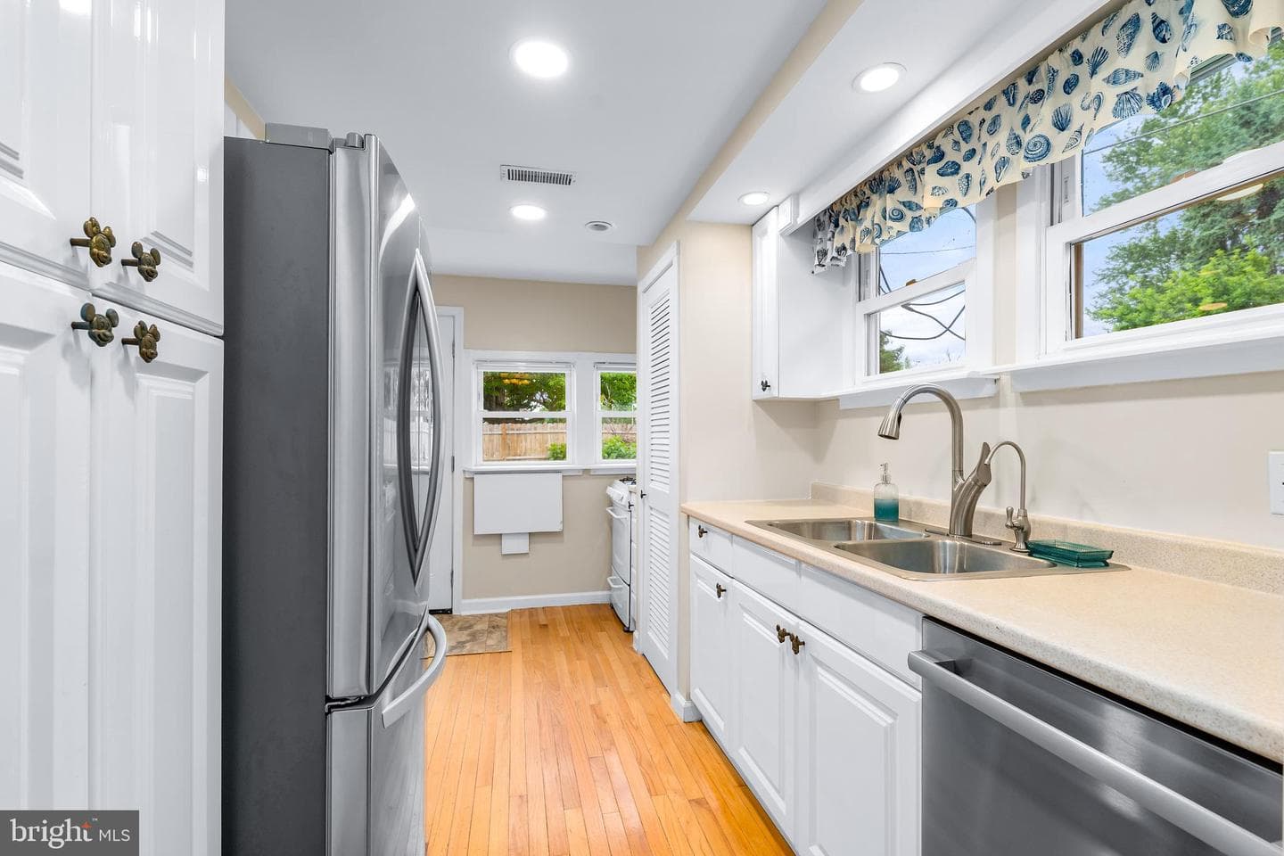 57 New York Avenue photo 10
