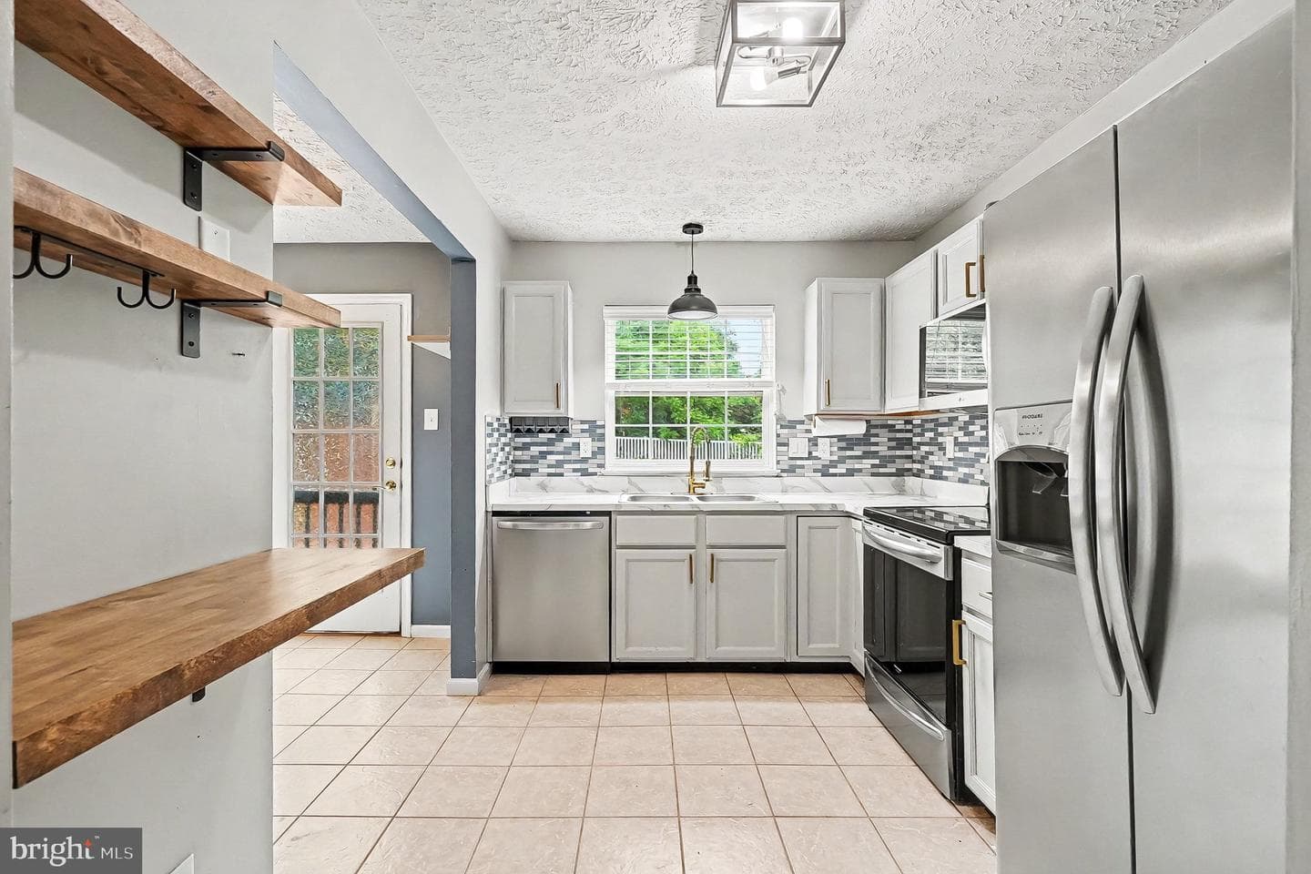504 E Craighill Channel Drive photo 12