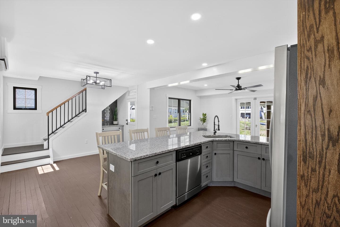 70 Park Lane photo 12