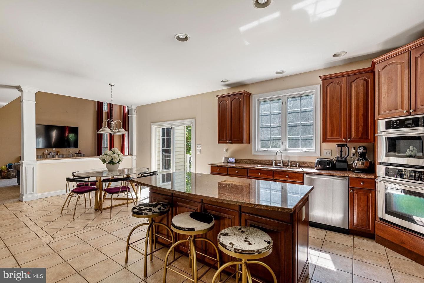 233 Woodholme Way photo 18