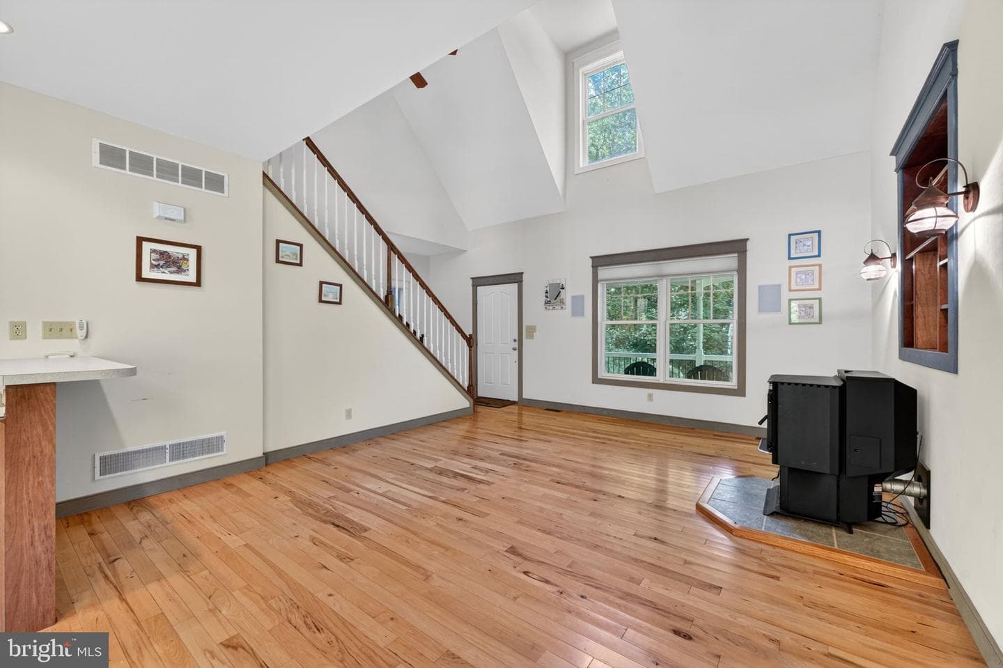 302 Cecil Avenue photo 6