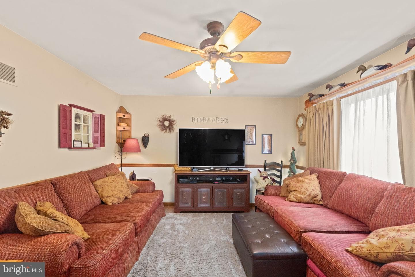 75 Macintosh Drive photo 3