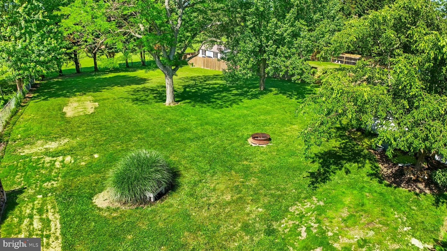 75 Macintosh Drive photo 32