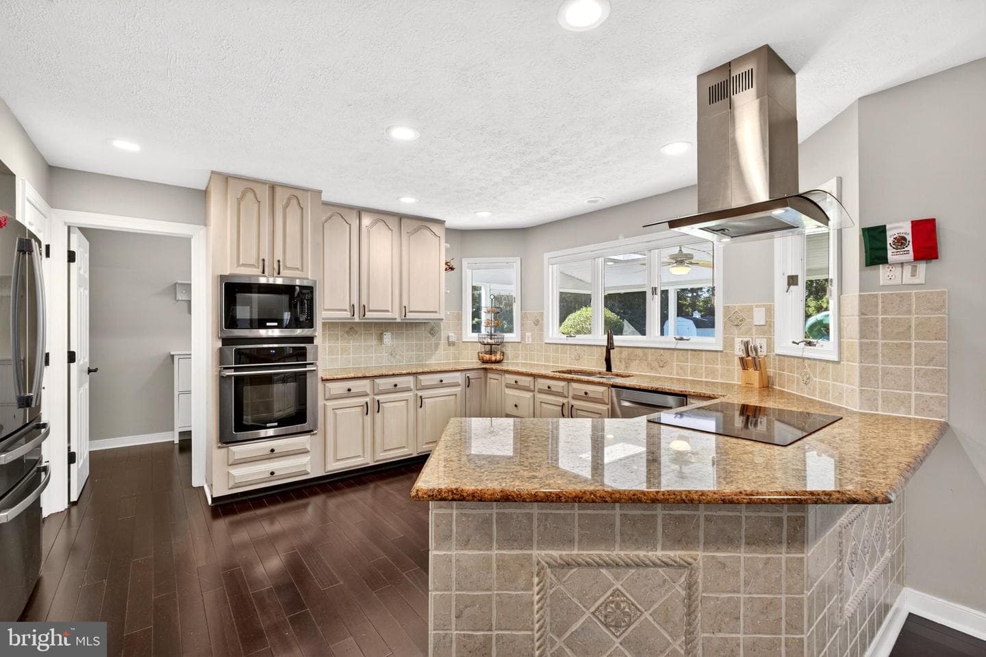 100 Longview Drive photo 16