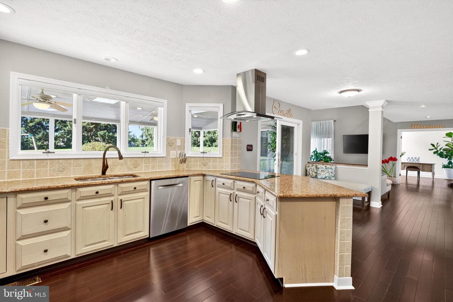100 Longview Drive photo 17