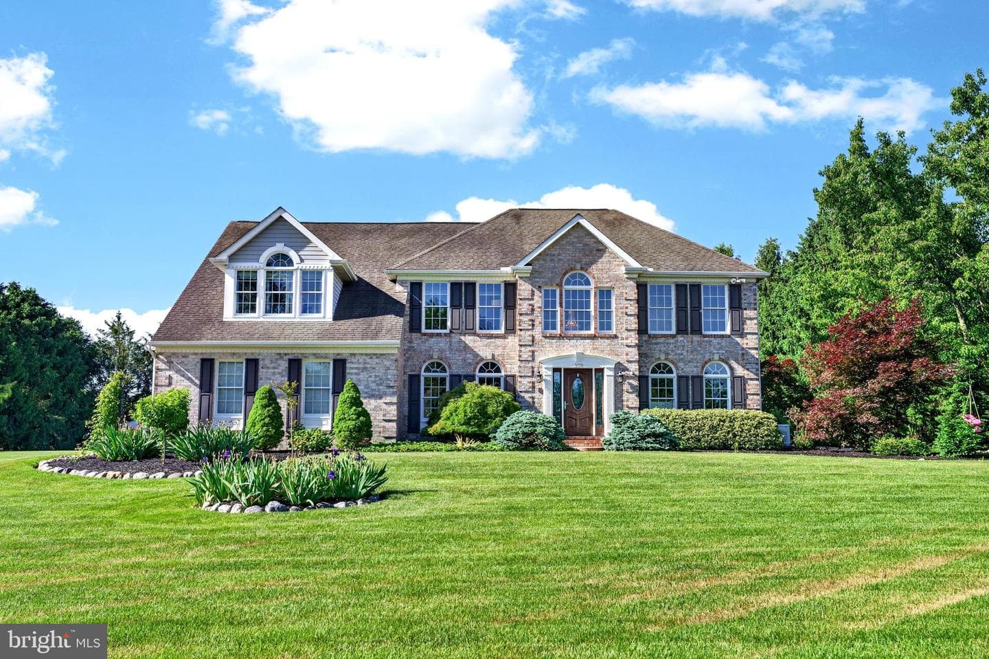 100 Longview Drive photo 3
