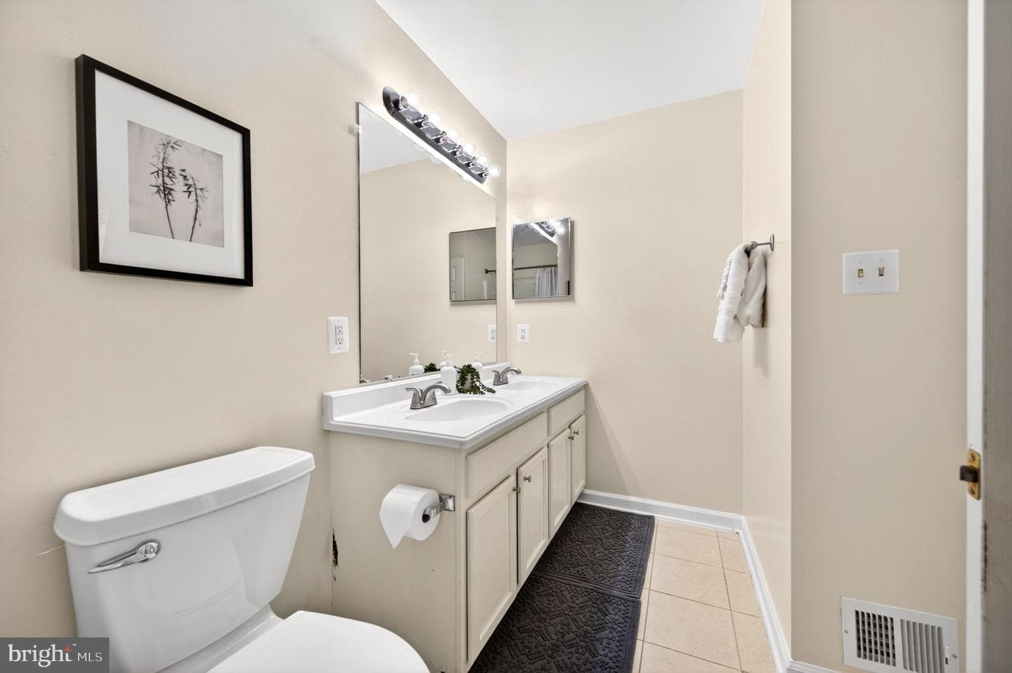 47 Oxford Court photo 25