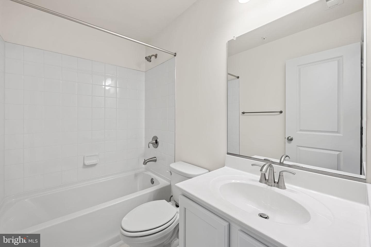 111 Nell Street photo 15