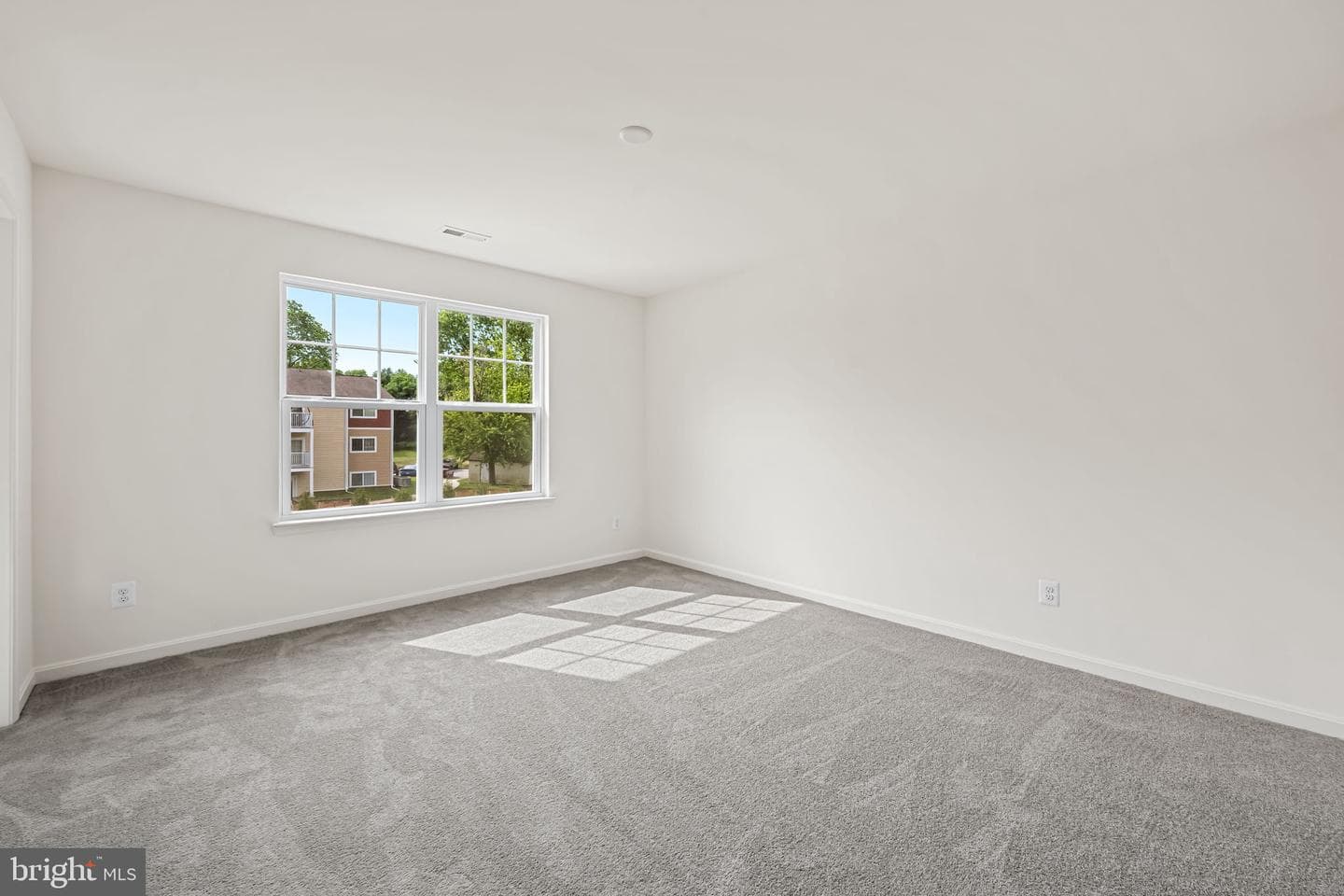 111 Nell Street photo 18