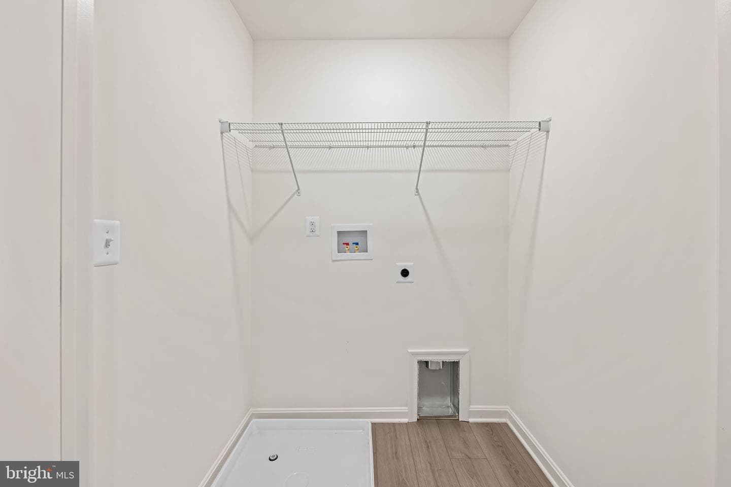 111 Nell Street photo 19