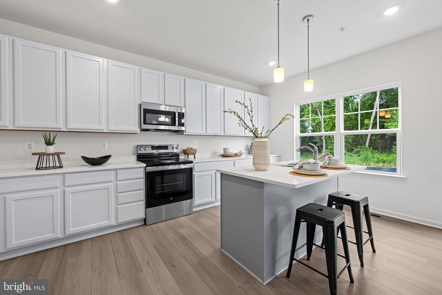 111 Nell Street photo 3