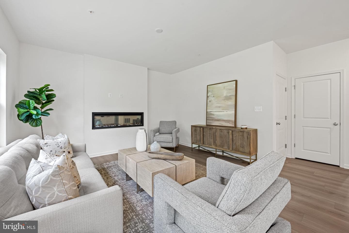 111 Nell Street photo 8