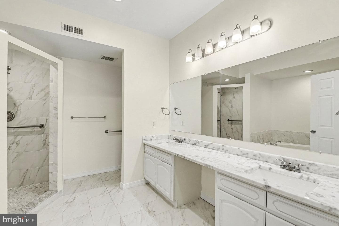 231 Roundhouse Drive #3i photo 16