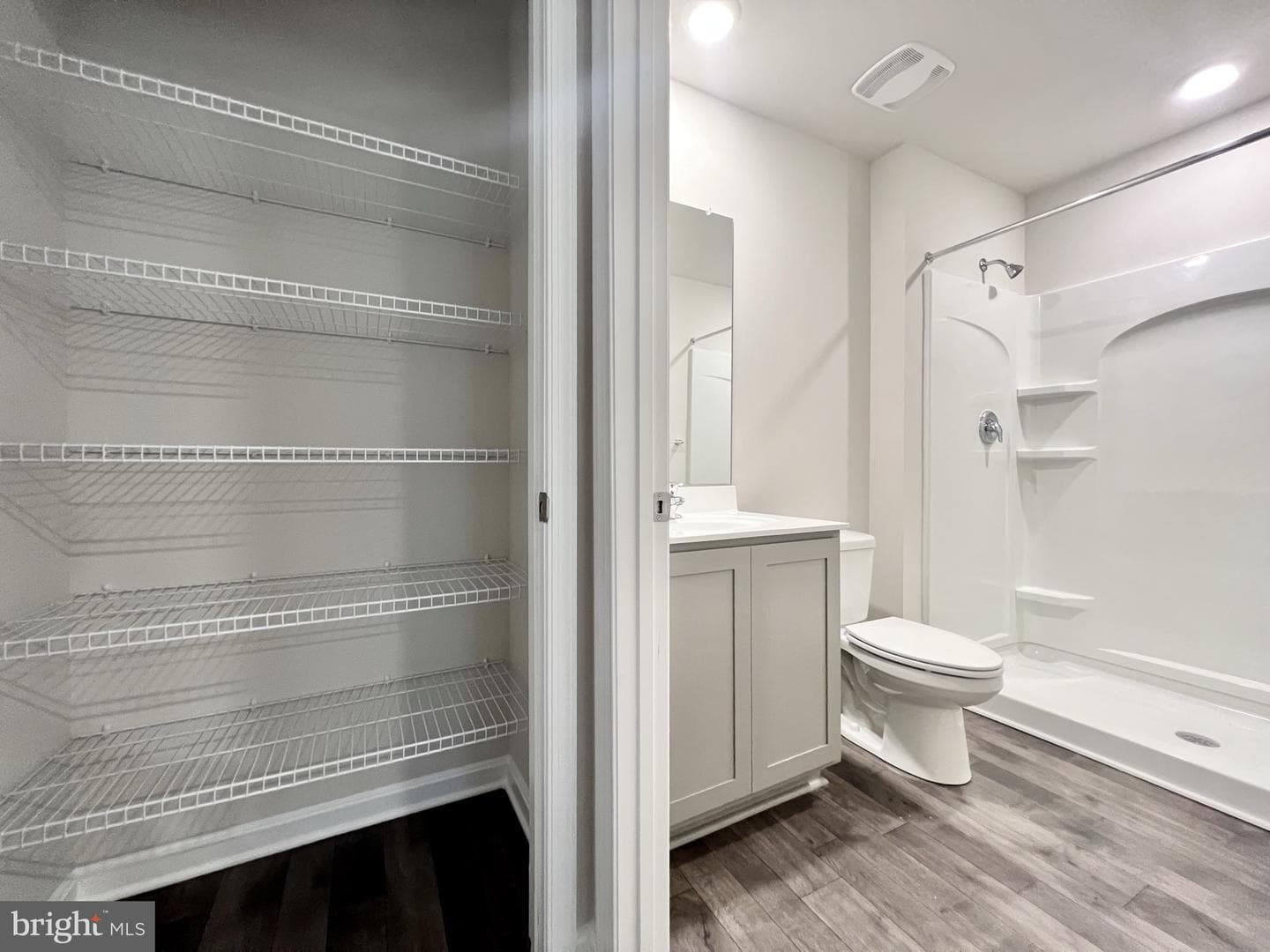602 Heathrow Circle photo 12