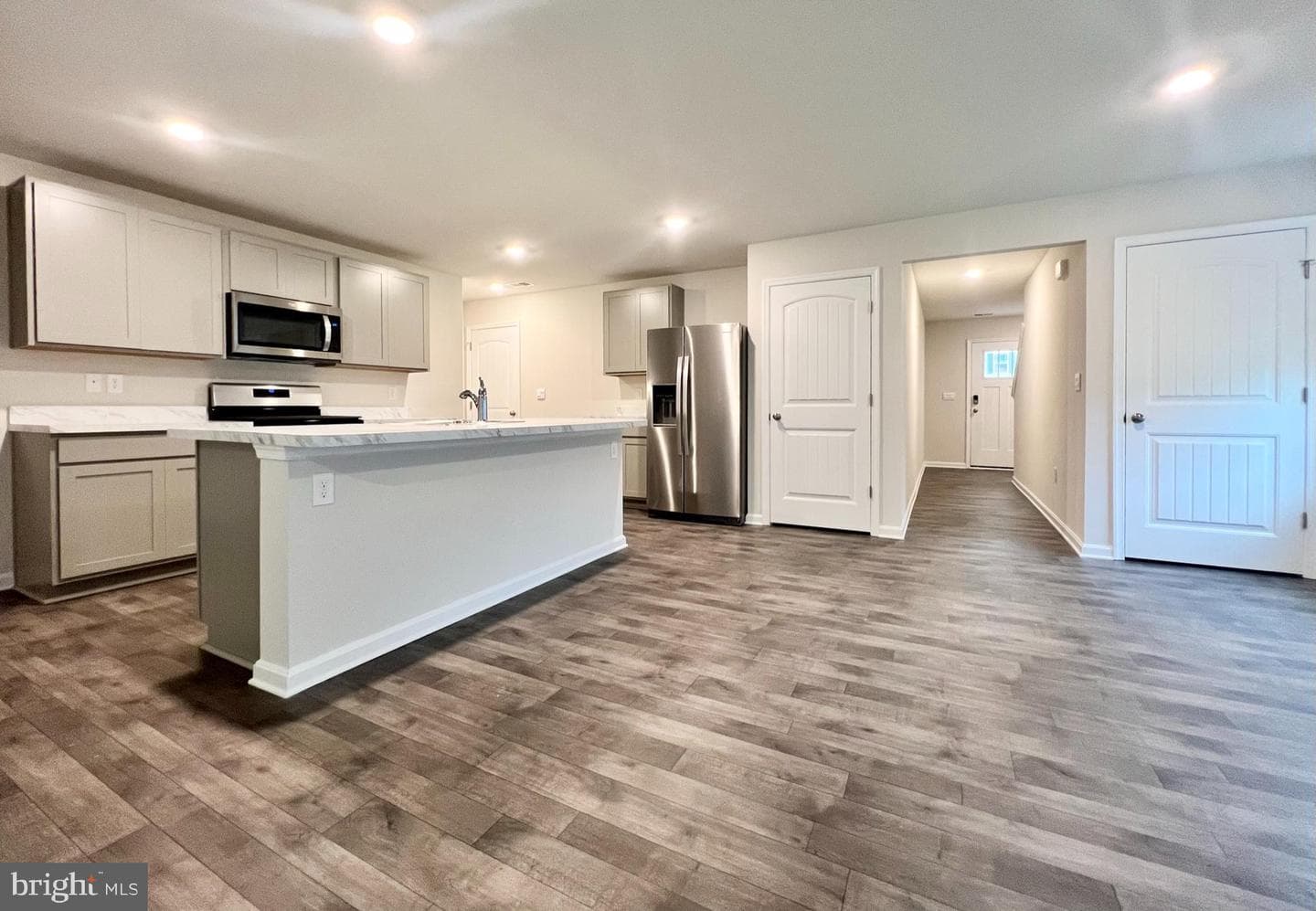 602 Heathrow Circle photo 3
