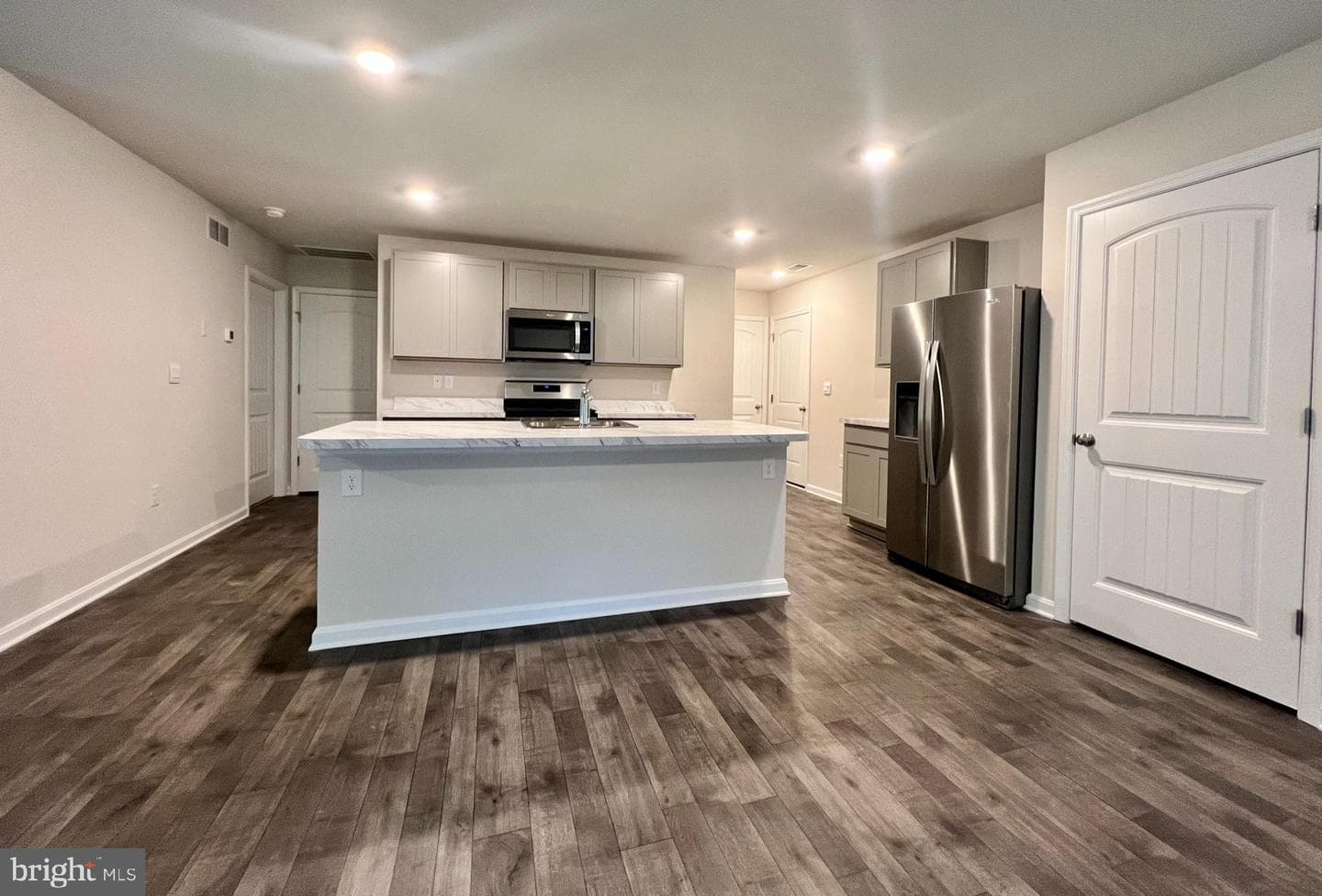 602 Heathrow Circle photo 4