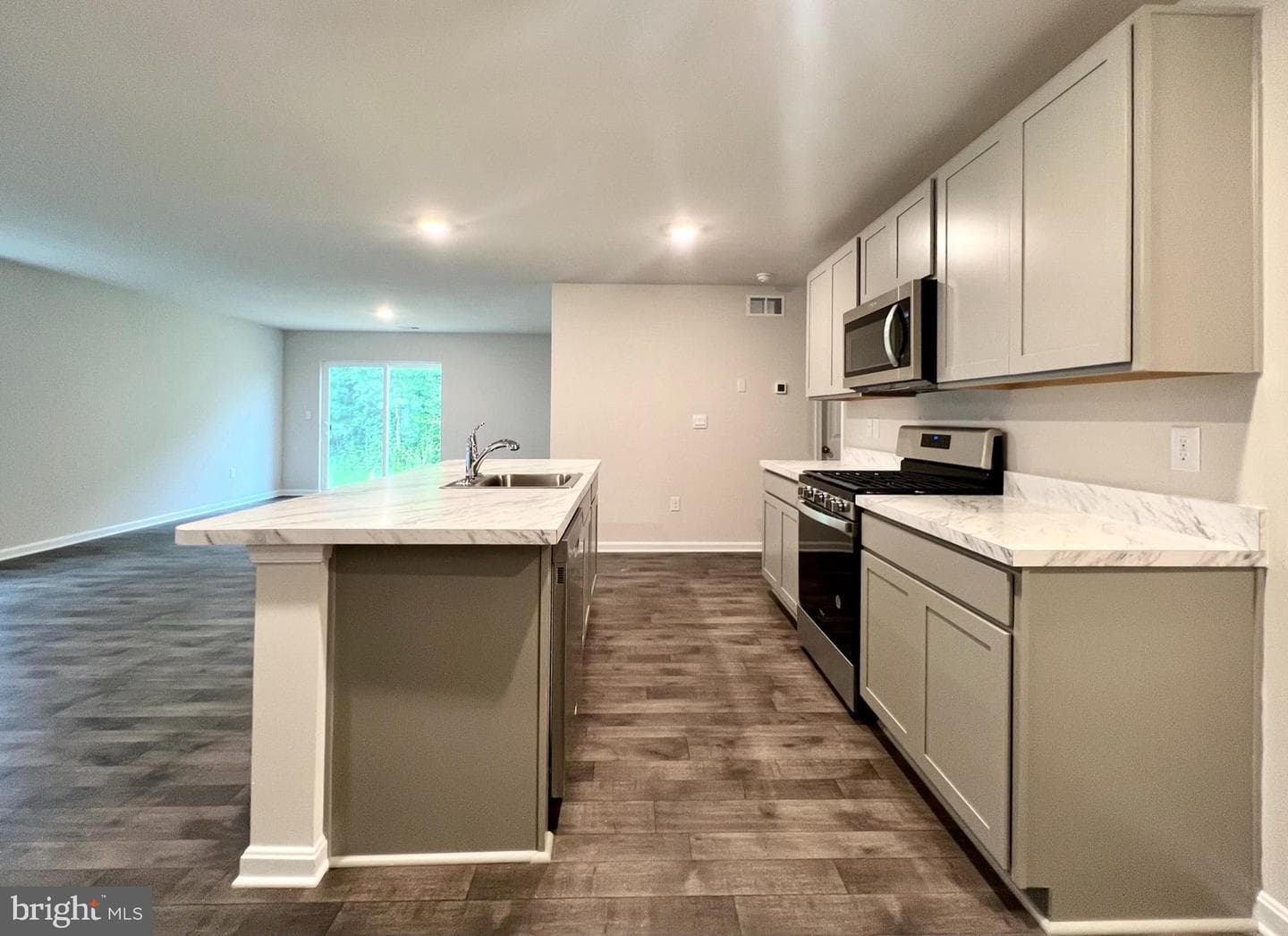 602 Heathrow Circle photo 5