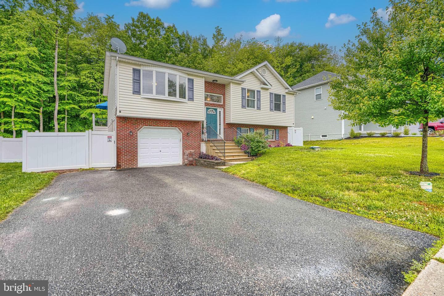 72 Catalpa Drive photo 1