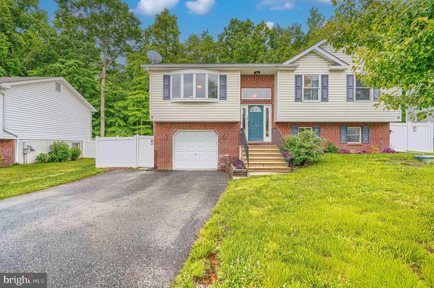 72 Catalpa Drive photo 2