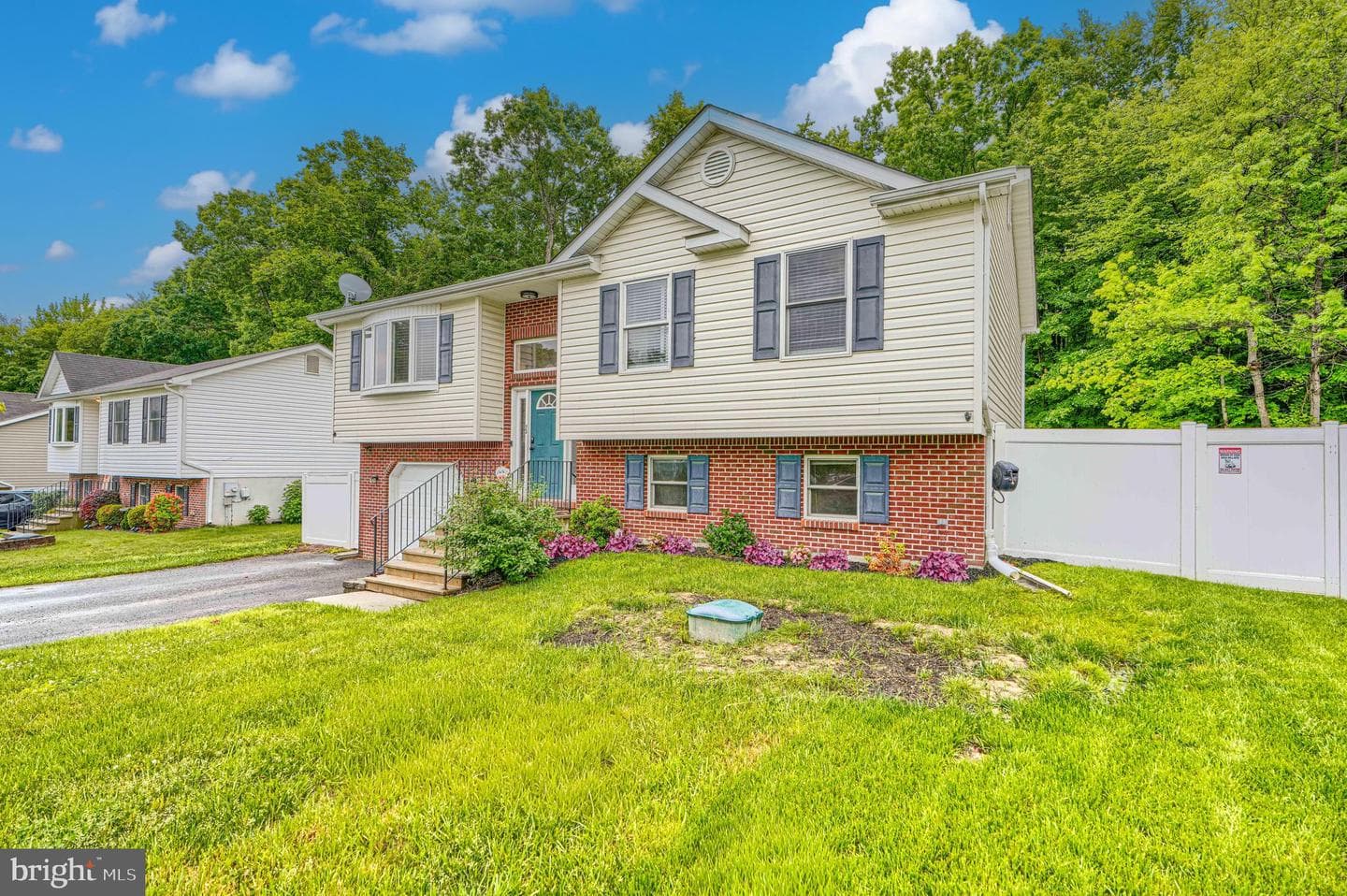 72 Catalpa Drive photo 3