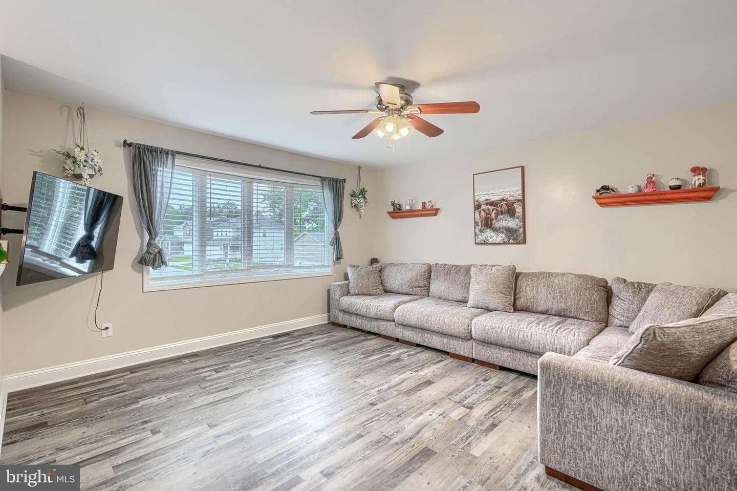 72 Catalpa Drive photo 4