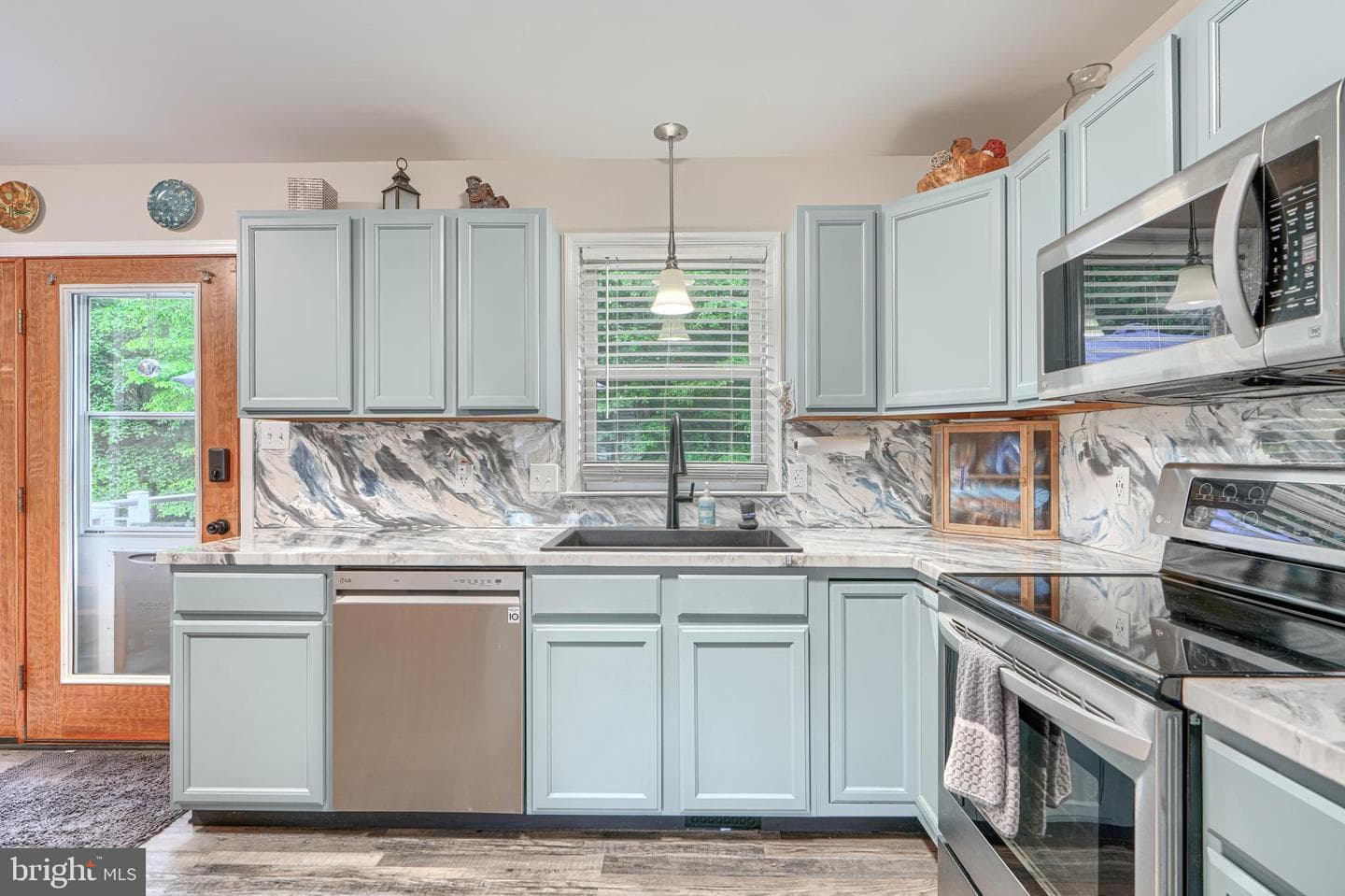 72 Catalpa Drive photo 9