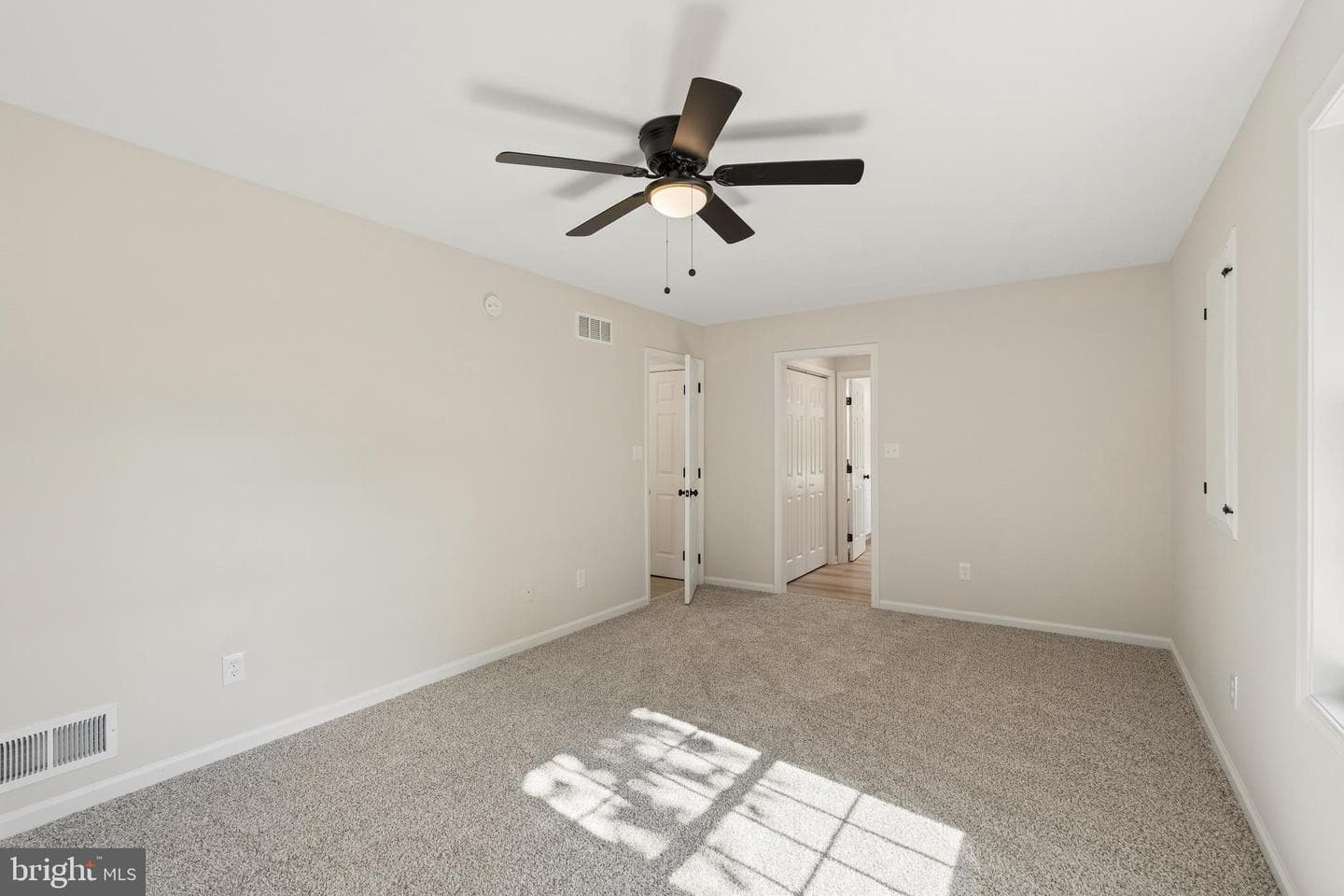 224 W Cecil Avenue photo 39